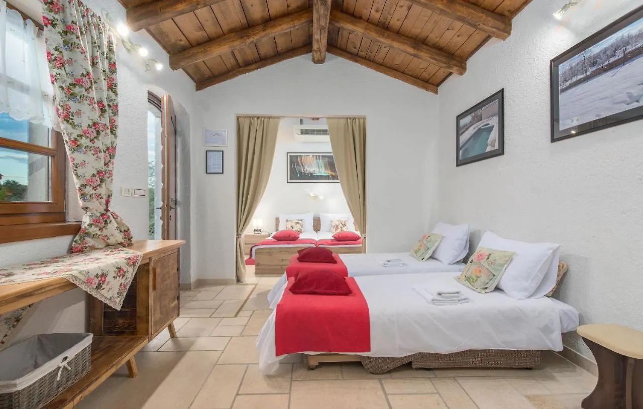 Family Villa Lipica With Private Pool And Jacuzzi 帕津