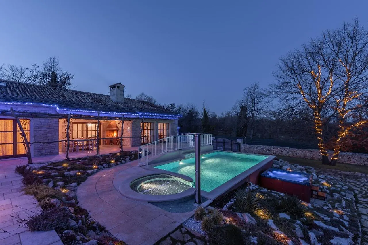 פאזין Family Villa Lipica With Private Pool And Jacuzzi 0*,  קרואטיה