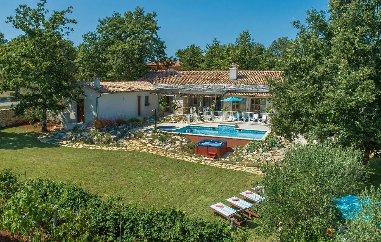 Family Villa Lipica With Private Pool And Jacuzzi 帕津 克罗地亚