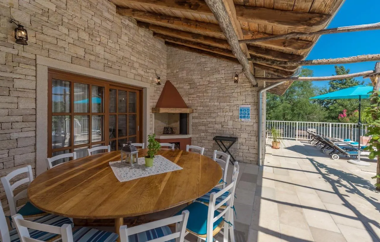 Family Villa Lipica With Private Pool And Jacuzzi 帕津