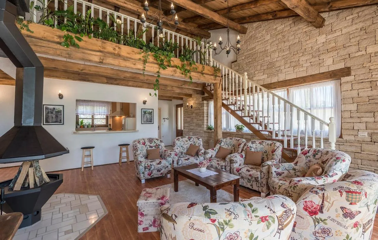 Family Villa Lipica With Private Pool And Jacuzzi 帕津 0*,  克罗地亚
