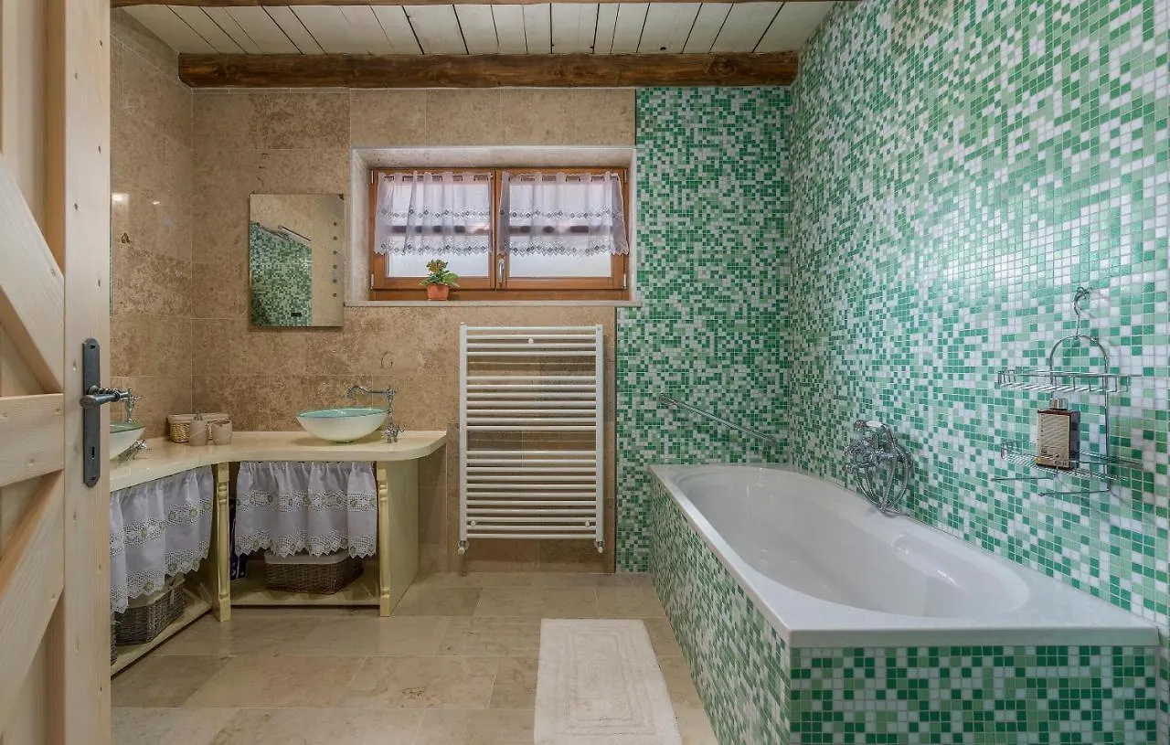 Family Villa Lipica With Private Pool And Jacuzzi 帕津