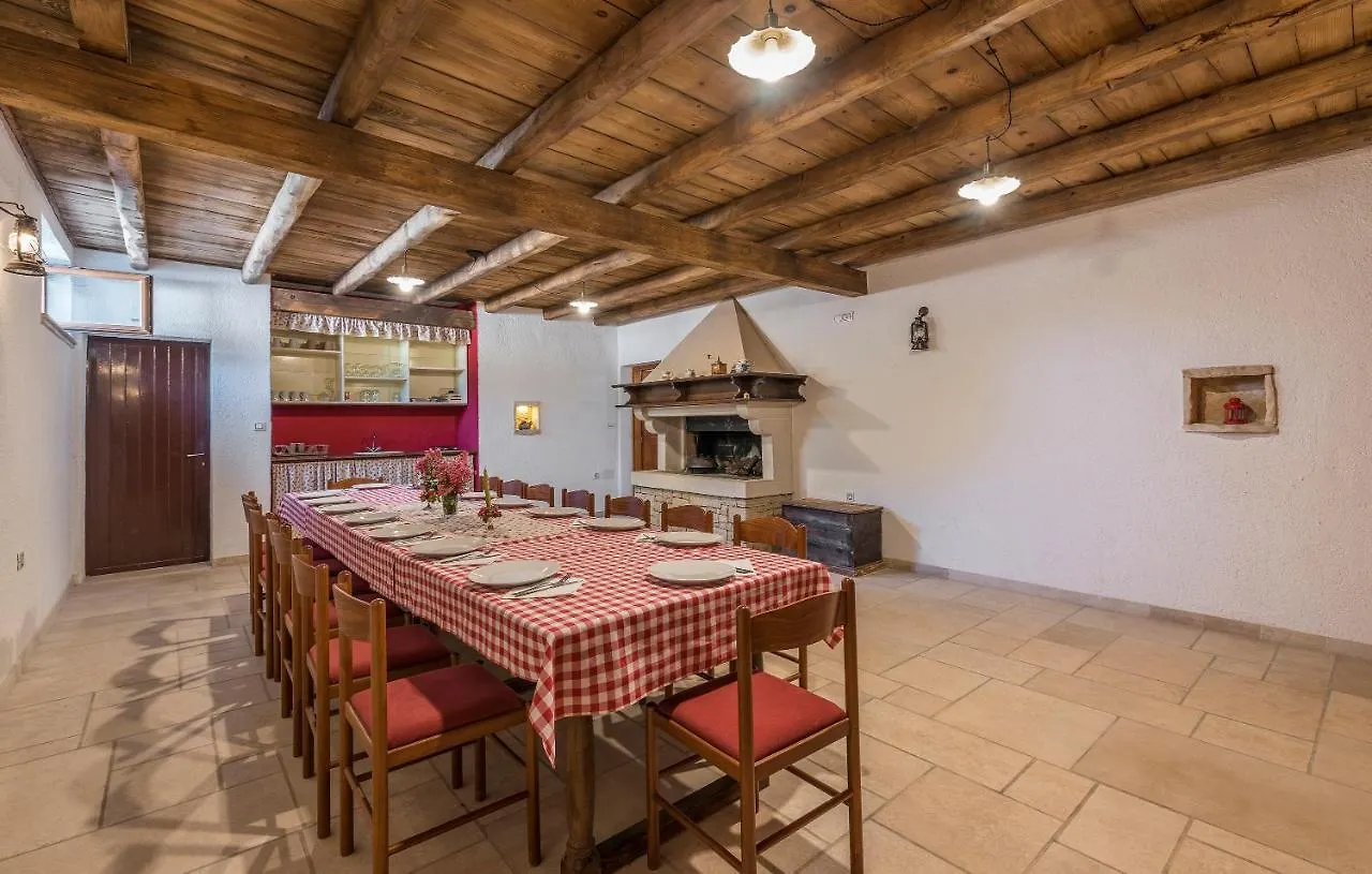 Family Villa Lipica With Private Pool And Jacuzzi 帕津